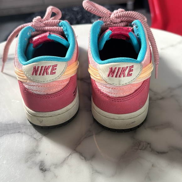 strawberry milk low dunks